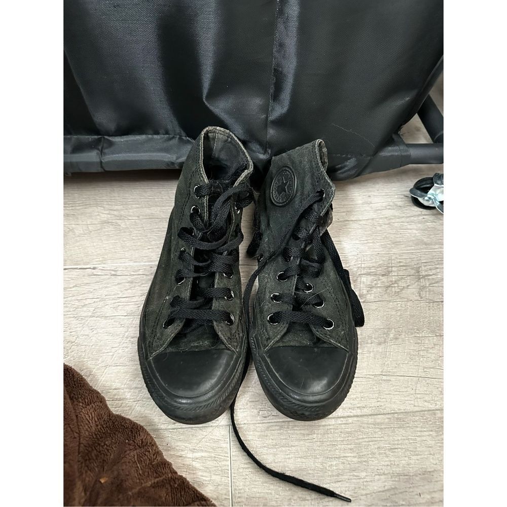 Converse Size 6 All Black High Top Sneakers Lace Up - Picture 2 of 5